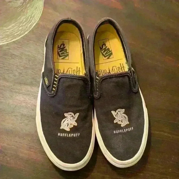 Harry Potter Hufflepuff Vans - Picture 1 of 12